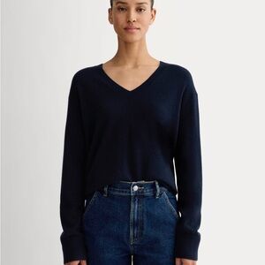NWT Everlane Classic V-Neck Cashmere Navy Sweater in Large